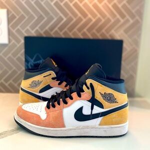 Men’s size 9 Air Jordan Mid